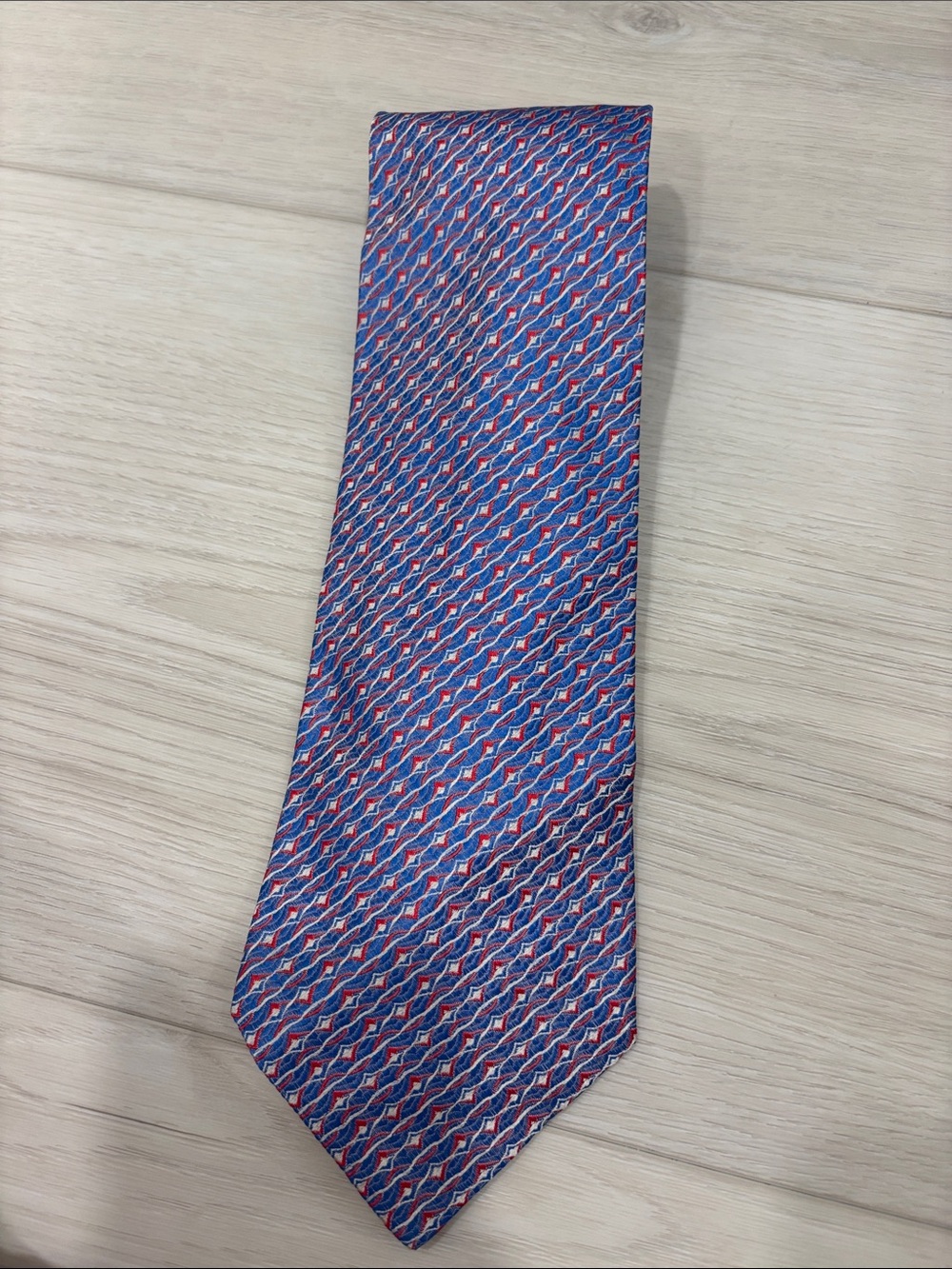 Charvet Classic Men's Blue and Red Patterned Silk Tie